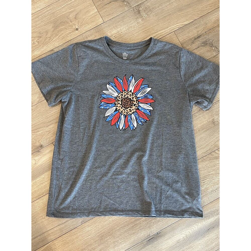 Celebrate Patriotic Women’s‎ Flower Graphic T Shirt Size XL Red White And Blue